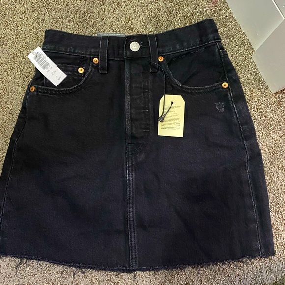 Levi’s Ribcage Short Skirt purchased from aritzia - Picture 2 of 6